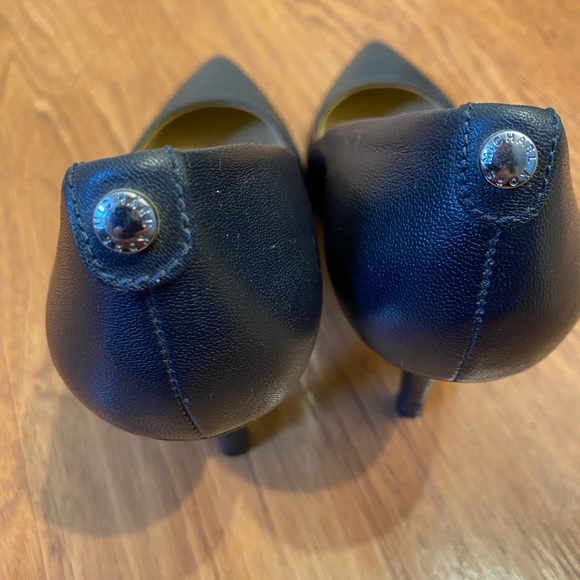 Michael Kors Navy Pointed Toe Pumps sz 6 - Picture 5 of 7